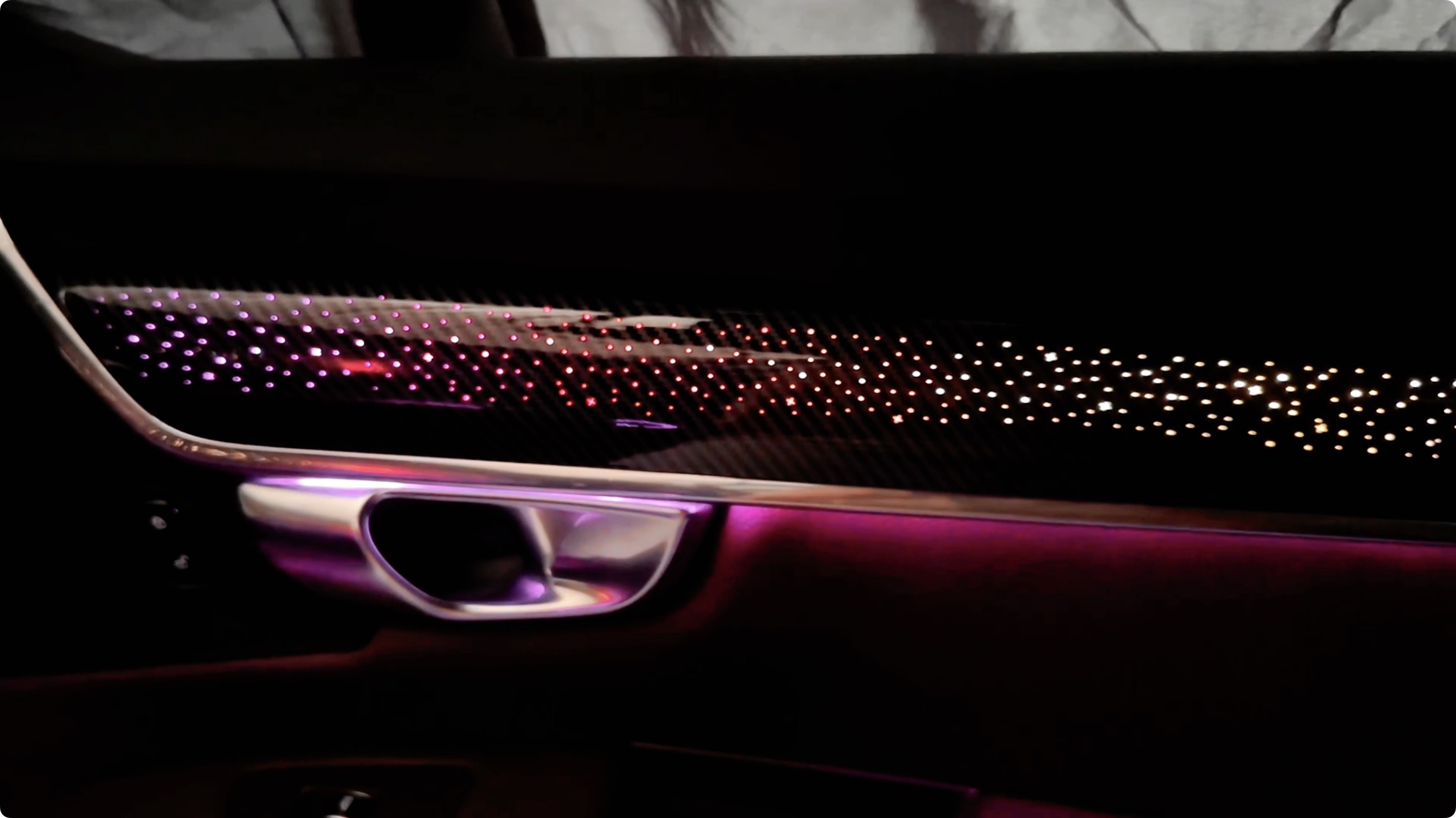 إضاءة داخلية ذكية قابلة للتعتي - مراجعة Led Interior Ambient Light وسعره