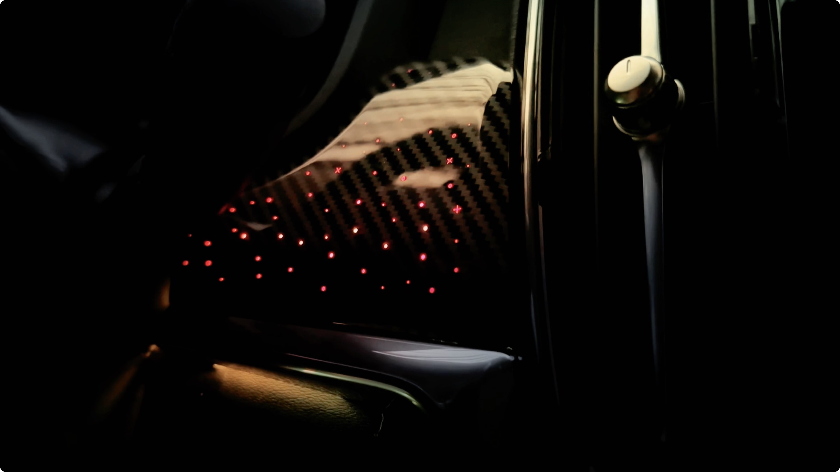 إضاءة داخلية ذكية قابلة للتعتي - مراجعة Led Interior Ambient Light وسعره